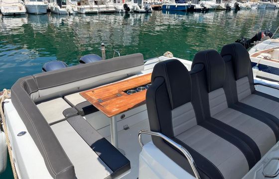 Motorboat Jeanneau CAP CAMARAT 9.0CC 400hp