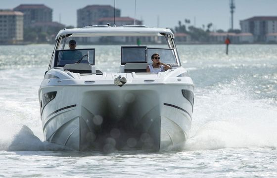 Motorboat AQUILA 32 SPORT CATAMARAN 600hp