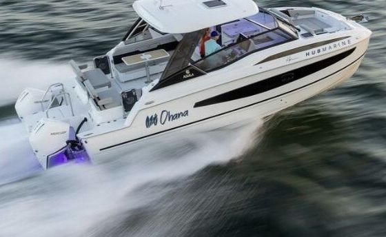 Motorboat AQUILA 32 SPORT CATAMARAN 600hp