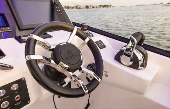 Motorboat AQUILA 32 SPORT CATAMARAN 600hp