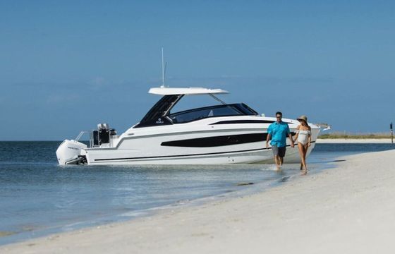 Motorboat AQUILA 32 SPORT CATAMARAN 600hp
