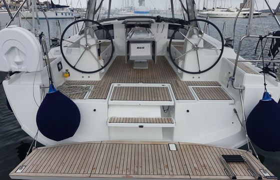 Sailboat BENETEAU OCEANIS 41.1 12.43m