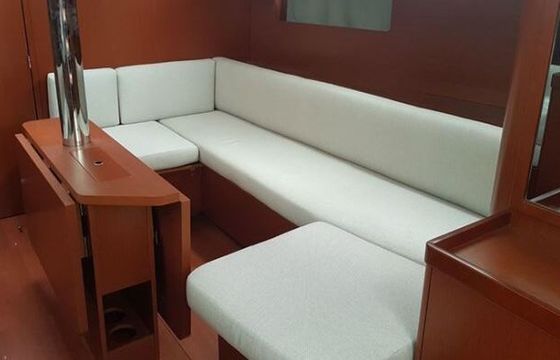 Sailboat BENETEAU OCEANIS 41.1 12.43m