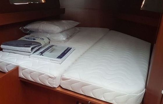 Sailboat BENETEAU OCEANIS 41.1 12.43m