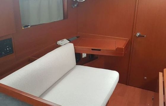 Sailboat BENETEAU OCEANIS 41.1 12.43m