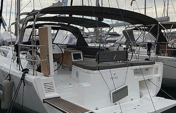 Sailboat Dufour 470 14.9m