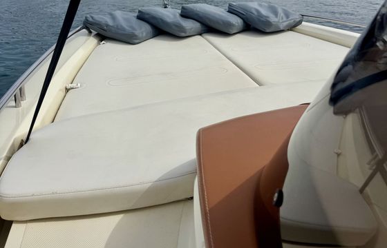 Motorboat Invictus 280CX 350hp