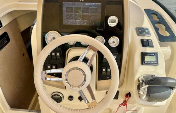 Motorboat Invictus 280CX 350hp