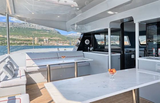Catamaran Luna 49 14.9m