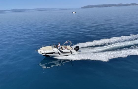 Motorboat Beneteau Flyer 7.7 Sundeck- luxury 300hp