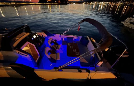Motorboat Beneteau Flyer 7.7 Sundeck- luxury 300hp