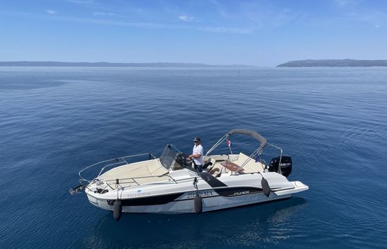 Motorboat Beneteau Flyer 7.7 Sundeck- luxury 300hp