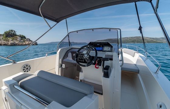Motorboat Atlantic Marine Open 670 200hp