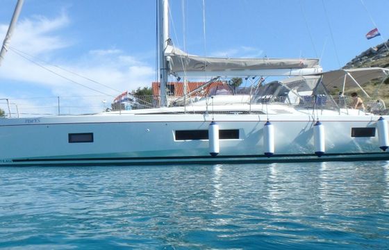 Sailboat BENETEAU OCEANIS 51.1 15.94m