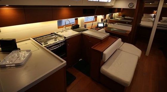 Sailboat BENETEAU OCEANIS 51.1 15.94m