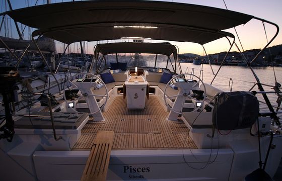 Sailboat BENETEAU OCEANIS 51.1 15.94m