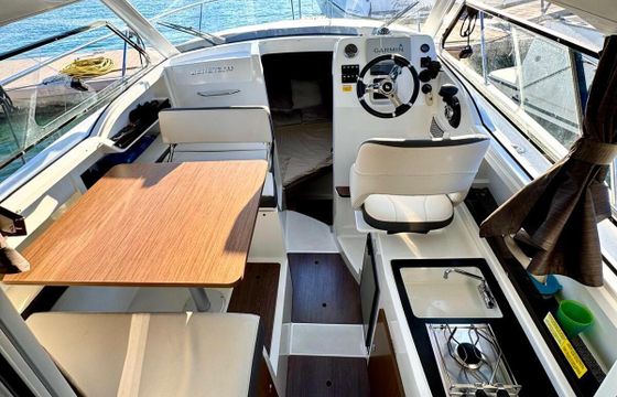 Motorboat Beneteau Antares 8 ob 250hp