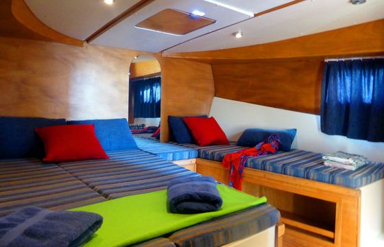 Houseboat New Con Fly Suite 30hp
