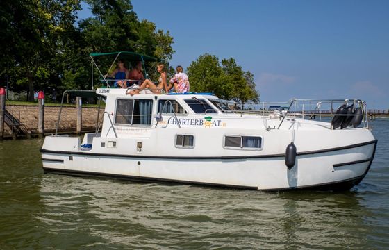 Houseboat New Con Fly Suite 30hp