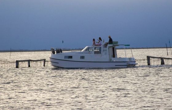 Houseboat New Con Fly Suite 30hp