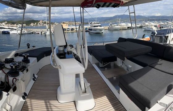Catamaran Lagoon 52 F 16m