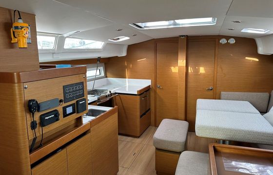 Sailboat Sun Odyssey 490 14m
