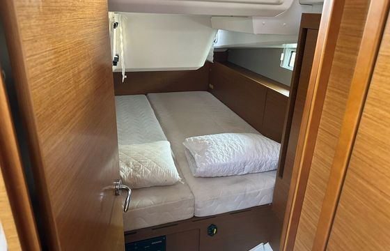 Sailboat Sun Odyssey 490 14m