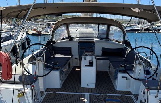 Sailboat Sun Odyssey 490 14m