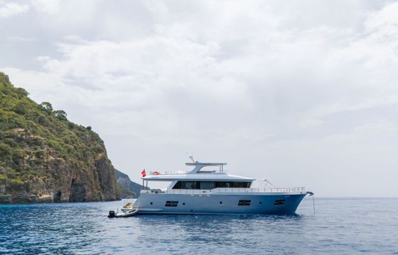 Motor yacht Luxury motor yacht with a capacity of 8 people 2024 800hp