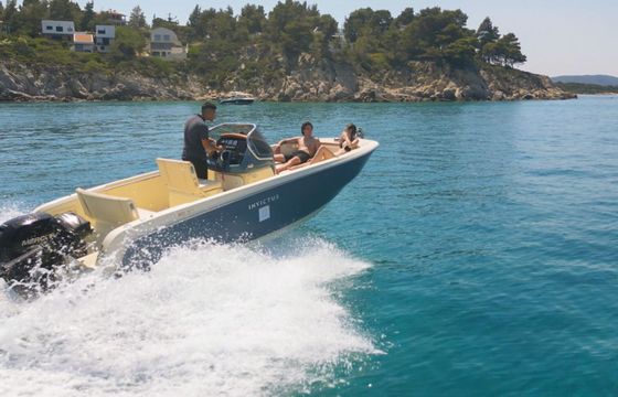 Motorboat Invictus FX200 150hp