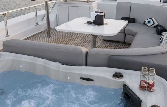Motor yacht Cantieri Di Pisa Akhir 27 2660hp