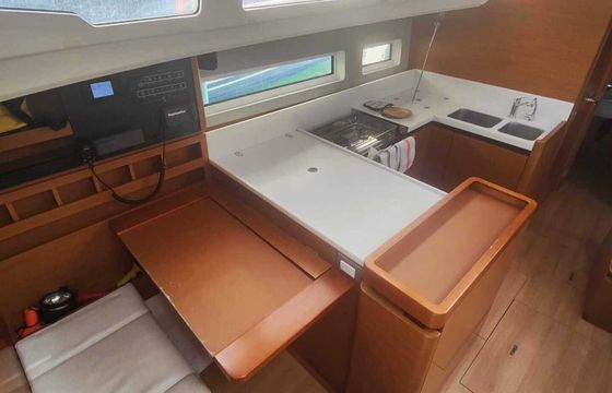 Sailboat Jeanneau Sun Odyssey 440 13m