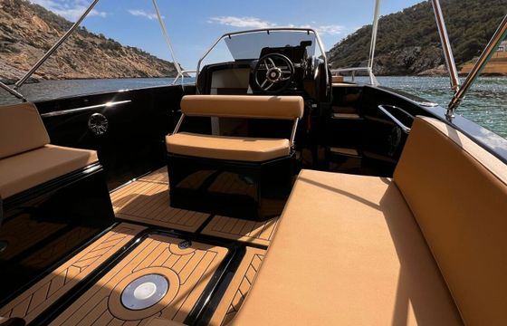 Motorboat Nuva M6 Cabin 150hp