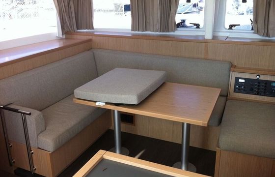 Catamaran LAGOON 400 S2 11m