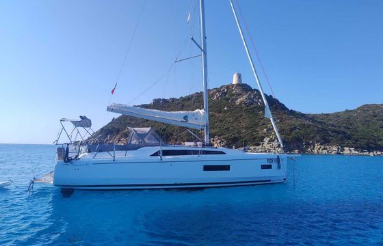 Sailboat Beneteau Oceanis 37.1 11.93m