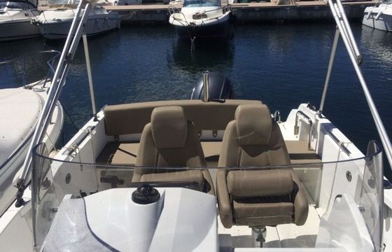 Motorboat Jeanneau Cap Camarat 6.5 Cc 200hp