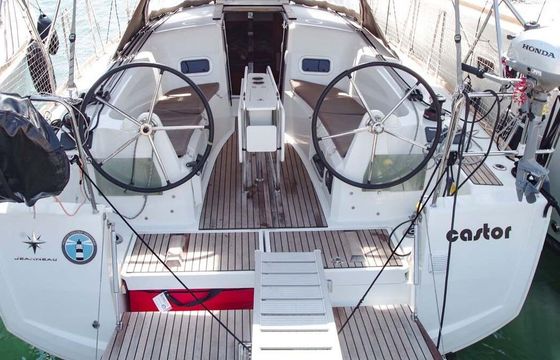 Sailboat Jeanneau Sun Odyssey 349 10.34m