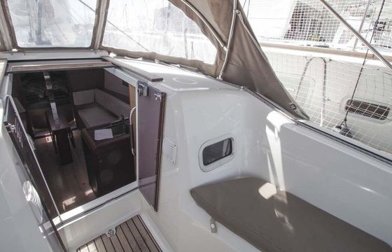Sailboat Jeanneau Sun Odyssey 349 10.34m