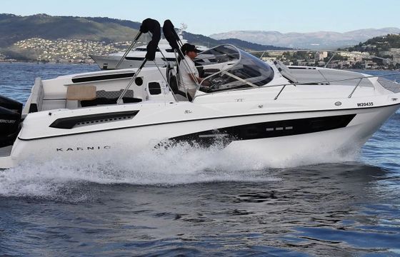 Motorboat KARNIC SL 902 300hp
