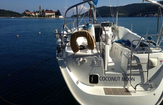 Sailboat Beneteau Oceanis 373 11.25m