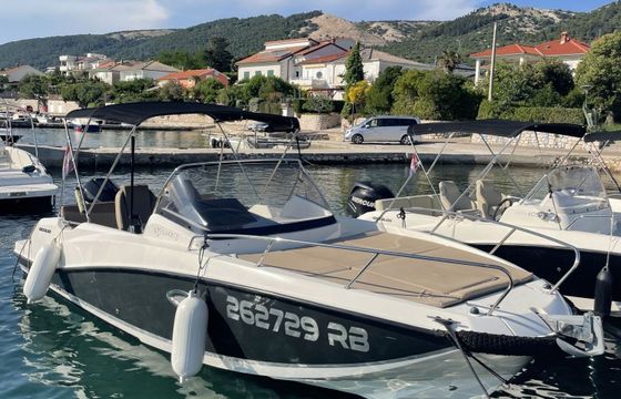 Motorboat Quicksilver 675 Sundeck 200hp