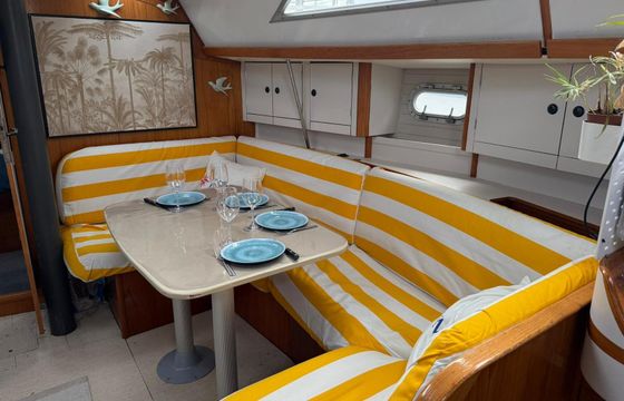 Sailboat Jeanneau Sun odyssee 37.1 11.8m