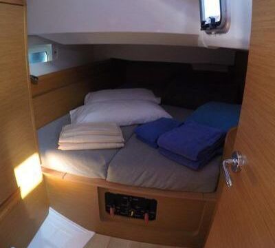 Sailboat Jeanneau Sun Odyssey 419 12.76m