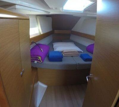 Sailboat Jeanneau Sun Odyssey 419 12.76m