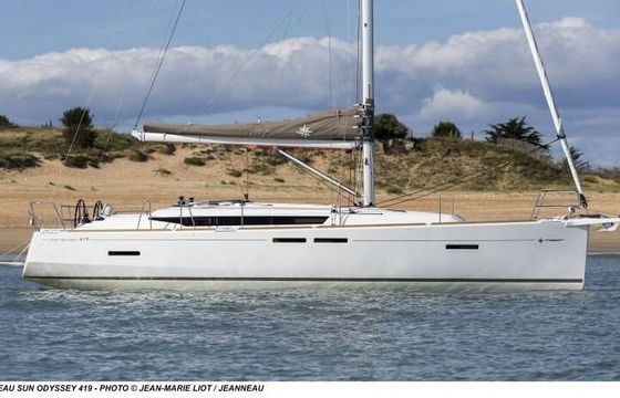 Sailboat Jeanneau Sun Odyssey 419 12.76m