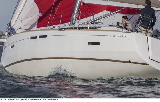 Sailboat Jeanneau Sun Odyssey 419 12.76m