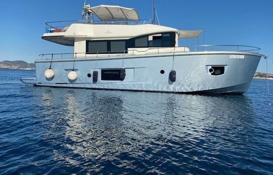 Motor yacht Cranchi Trawler 53 870hp