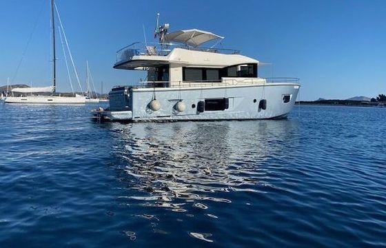 Motor yacht Cranchi Trawler 53 870hp