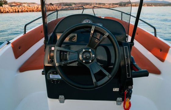 Boat without licence Nireus 495