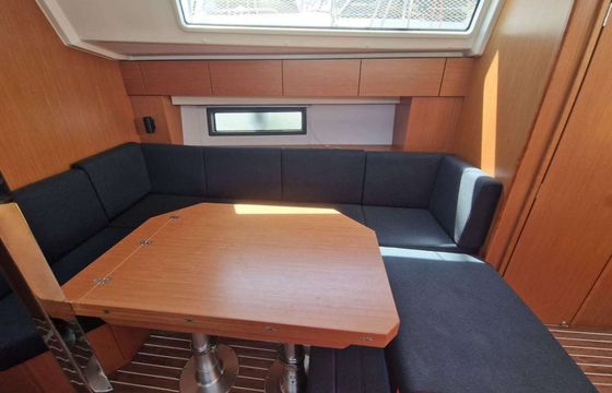 Sailboat Bavaria C42 12m